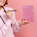 Cargar imagen en el visor de la galería, Agenda Premium Pusheen 2026 – Edición Especial.
